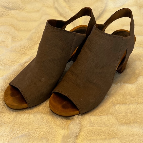 Lucky Brand Women's Saundra - Picture 2 of 5